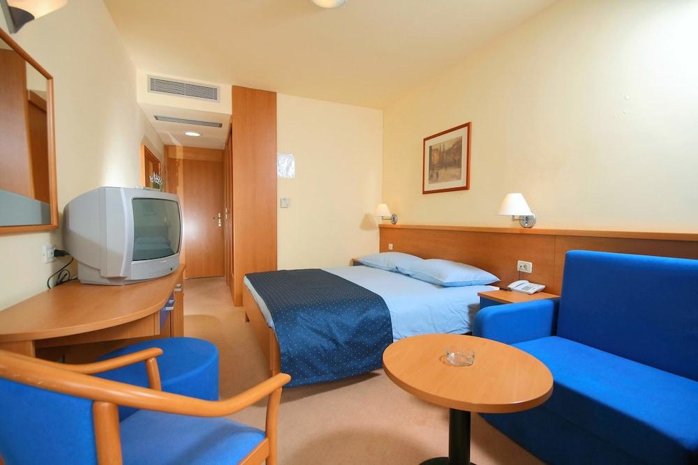 Hotel Medena Donji Seget Exterior photo